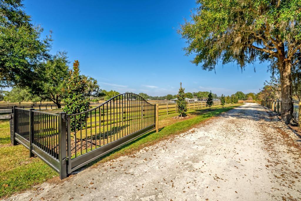 15305 Northwest 112th Place Road Morriston, FL 32668 - Photo 3 of 95