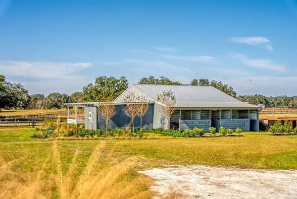 a view of a livingroom with furniture and a ceiling fan