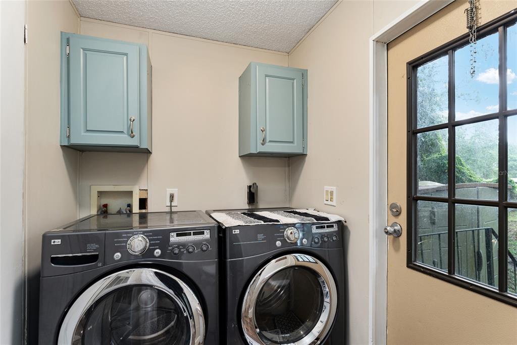 15305 Northwest 112th Place Road Morriston, FL 32668 - Photo 60 of 95 a utility room with sink dryer and washer