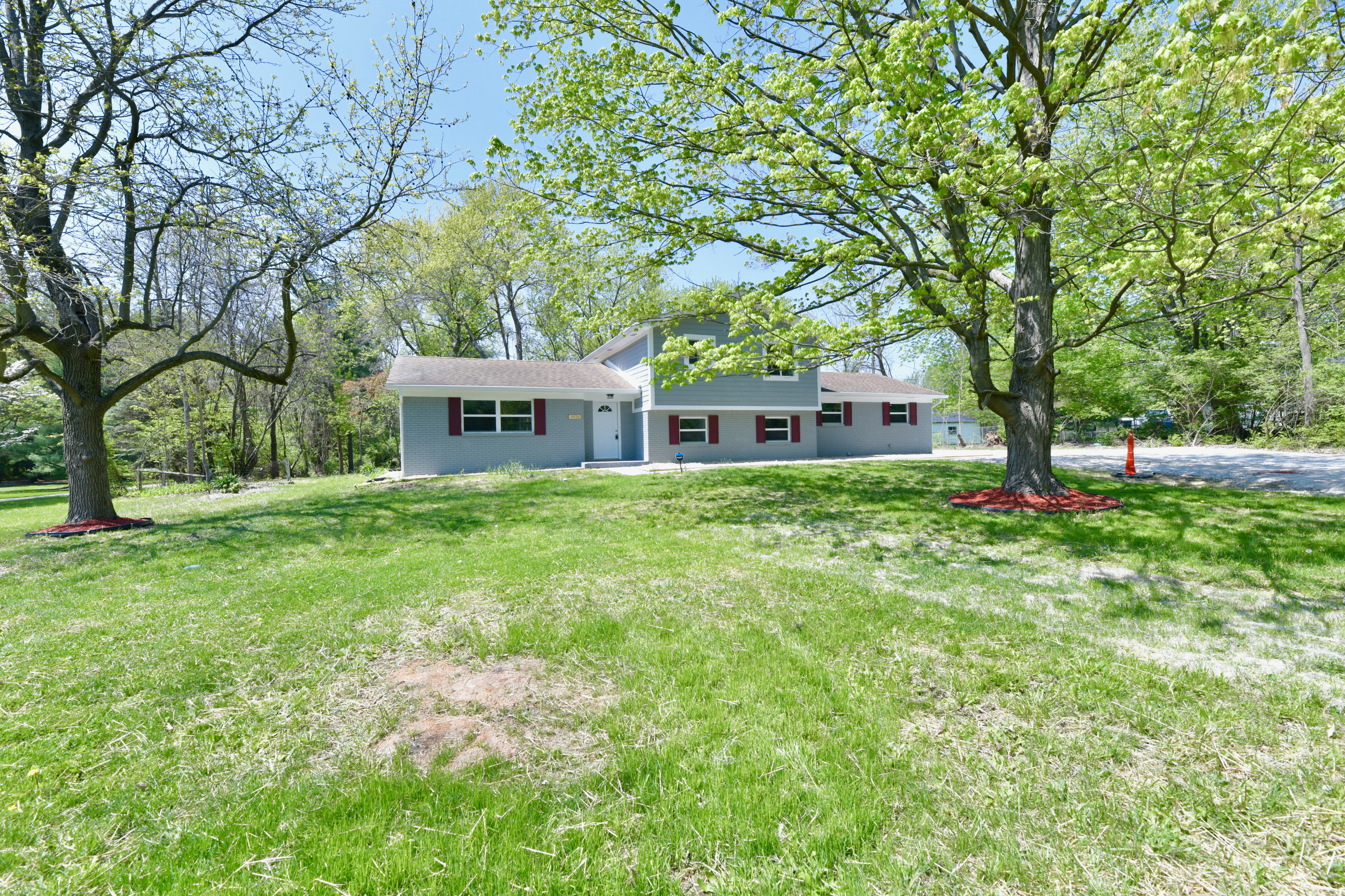 1426 South Hunter Road Indianapolis, IN 46239 - Photo 3 of 55 Gallery Image 3