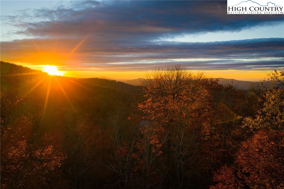 121 Spruce Hollow Road Beech Mountain, NC 28604 - Photo 6 of 50 a view of an ocean from a balcony