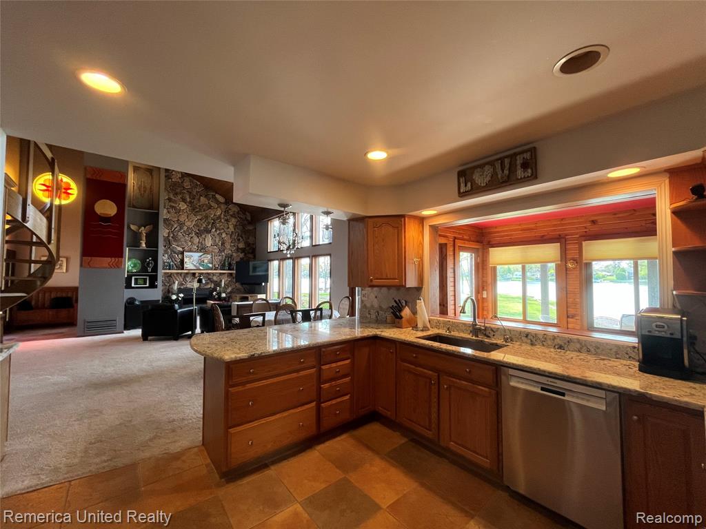 4533 Horseshoe Road Waterford, MI 48328 - Photo 13 of 31
