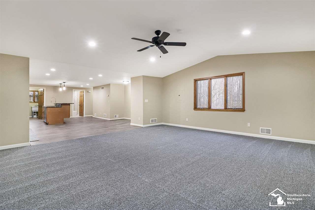 22699 Merriman Road New Boston, MI 48164 - Photo 4 of 40