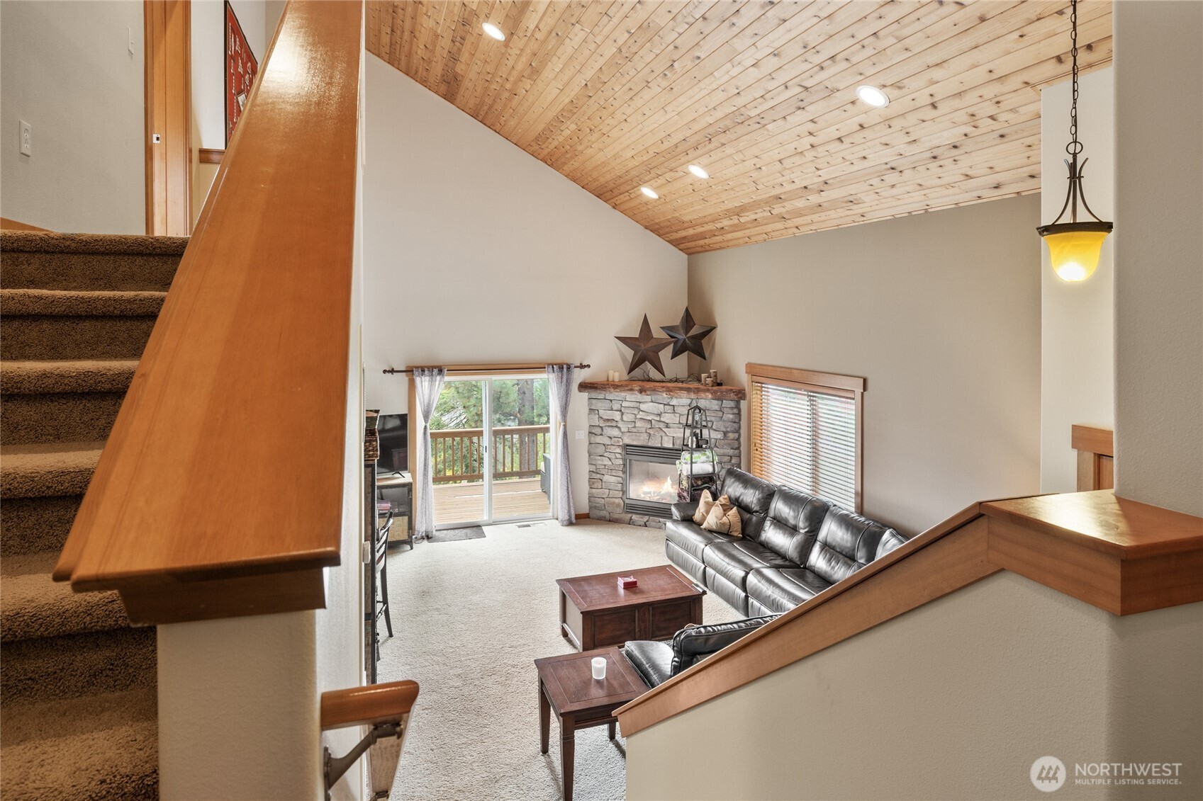150 Tiger Lily Lane Ronald, WA 98940 - Photo 19 of 40 a living room with furniture and a window