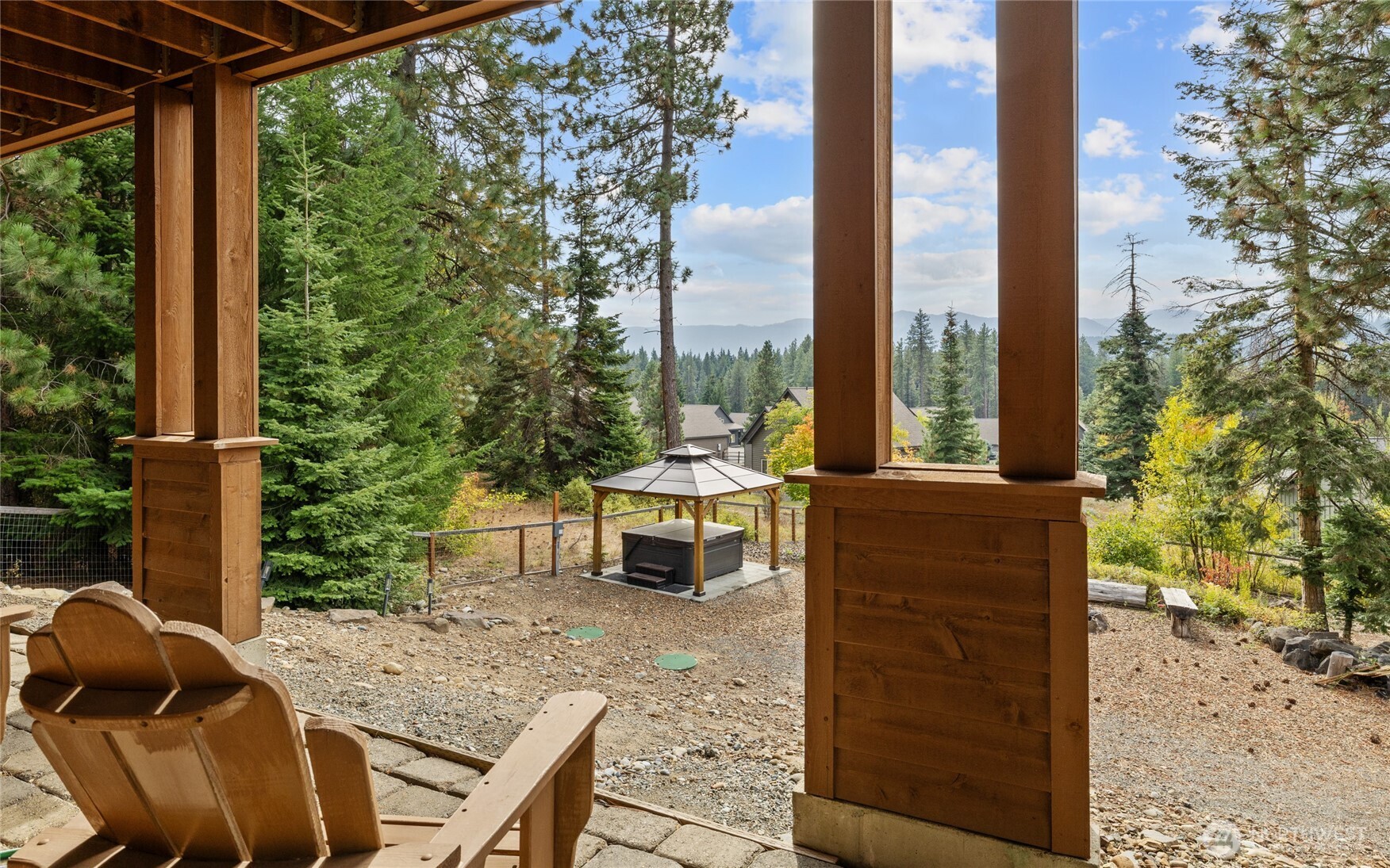 150 Tiger Lily Lane Ronald, WA 98940 - Photo 30 of 40 a living room filled with furniture