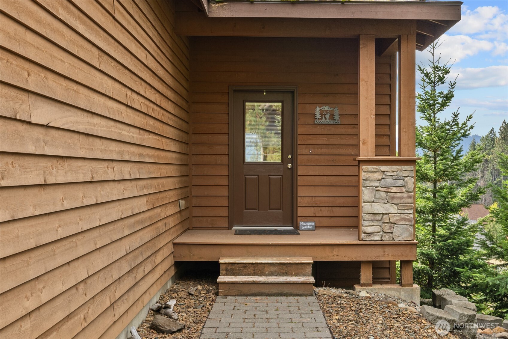150 Tiger Lily Lane Ronald, WA 98940 - Photo 4 of 40 a front view of a house with a window