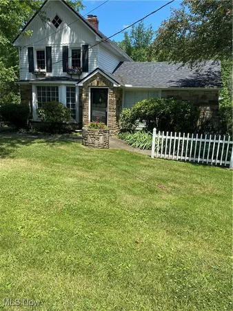 $2,900 | 35755 Miles Road, Chagrin Falls, OH 44022