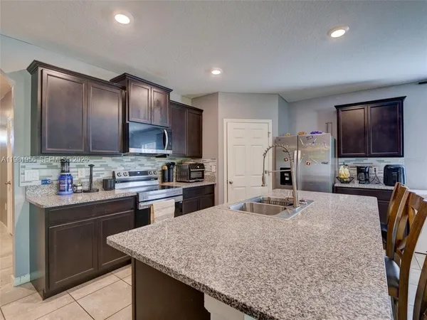 $2,000 | 808 Old Country Rd S East, Palm Bay, FL 32909