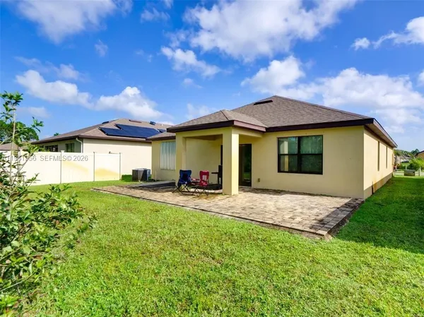 $2,000 | 808 Old Country Rd S East, Palm Bay, FL 32909