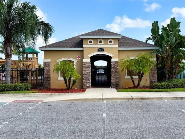 $2,000 | 808 Old Country Rd S East, Palm Bay, FL 32909