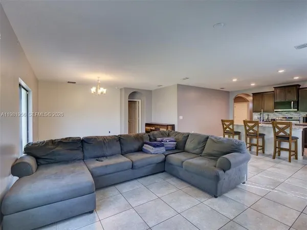 $2,000 | 808 Old Country Rd S East, Palm Bay, FL 32909