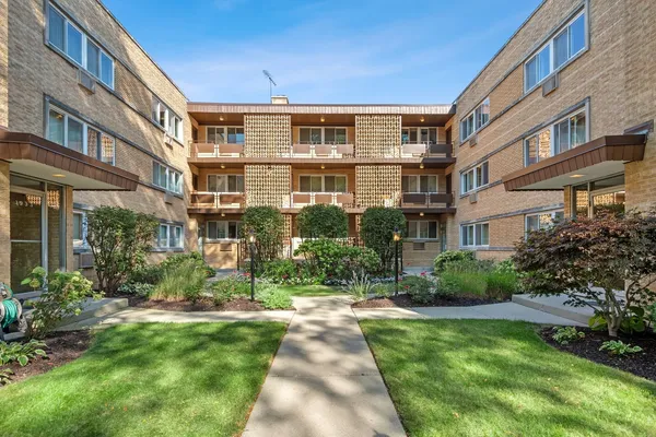 $2,400 | 1921 Harrison Street, Unit 1L, Evanston, IL 60201