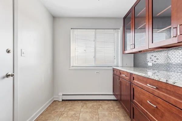 $2,400 | 1921 Harrison Street, Unit 1L, Evanston, IL 60201