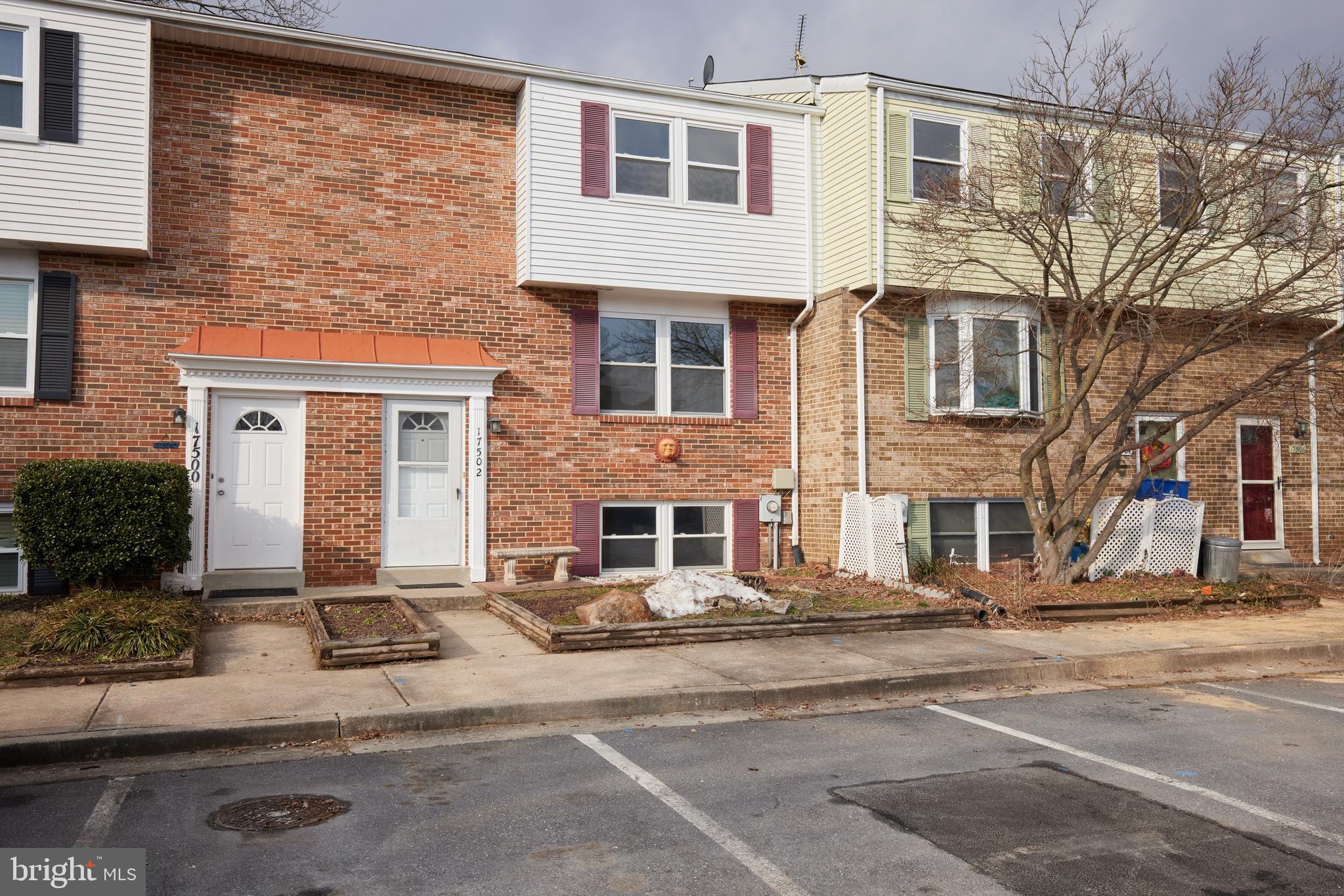 17502 Kohlhoss Road Poolesville, MD 20837 - Photo 2 of 26 Private parking