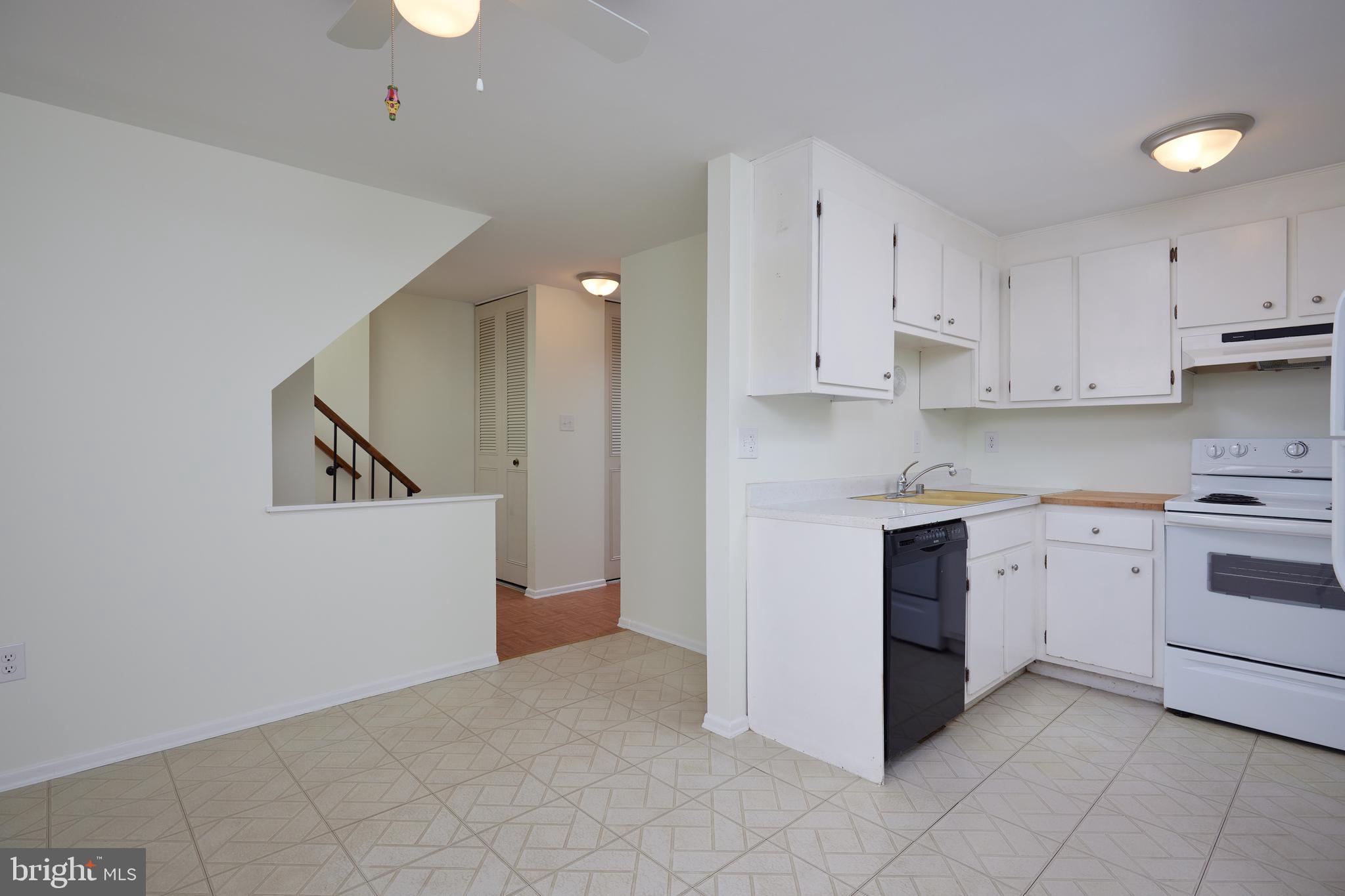 17502 Kohlhoss Road Poolesville, MD 20837 - Photo 3 of 26 Kitchen