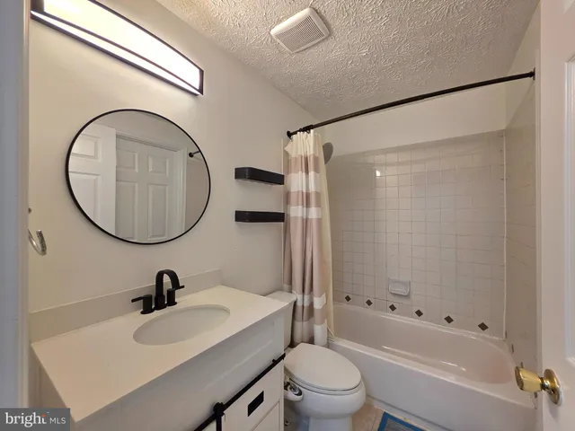 $2,200 | 8568 Koluder Court, Lorton, VA 22079