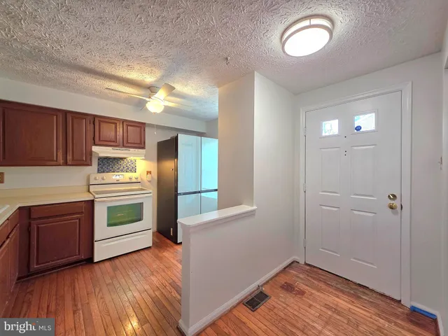 $2,200 | 8568 Koluder Court, Lorton, VA 22079