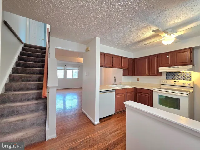 $2,200 | 8568 Koluder Court, Lorton, VA 22079