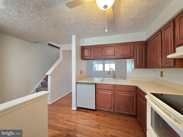 $2,200 | 8568 Koluder Court, Lorton, VA 22079