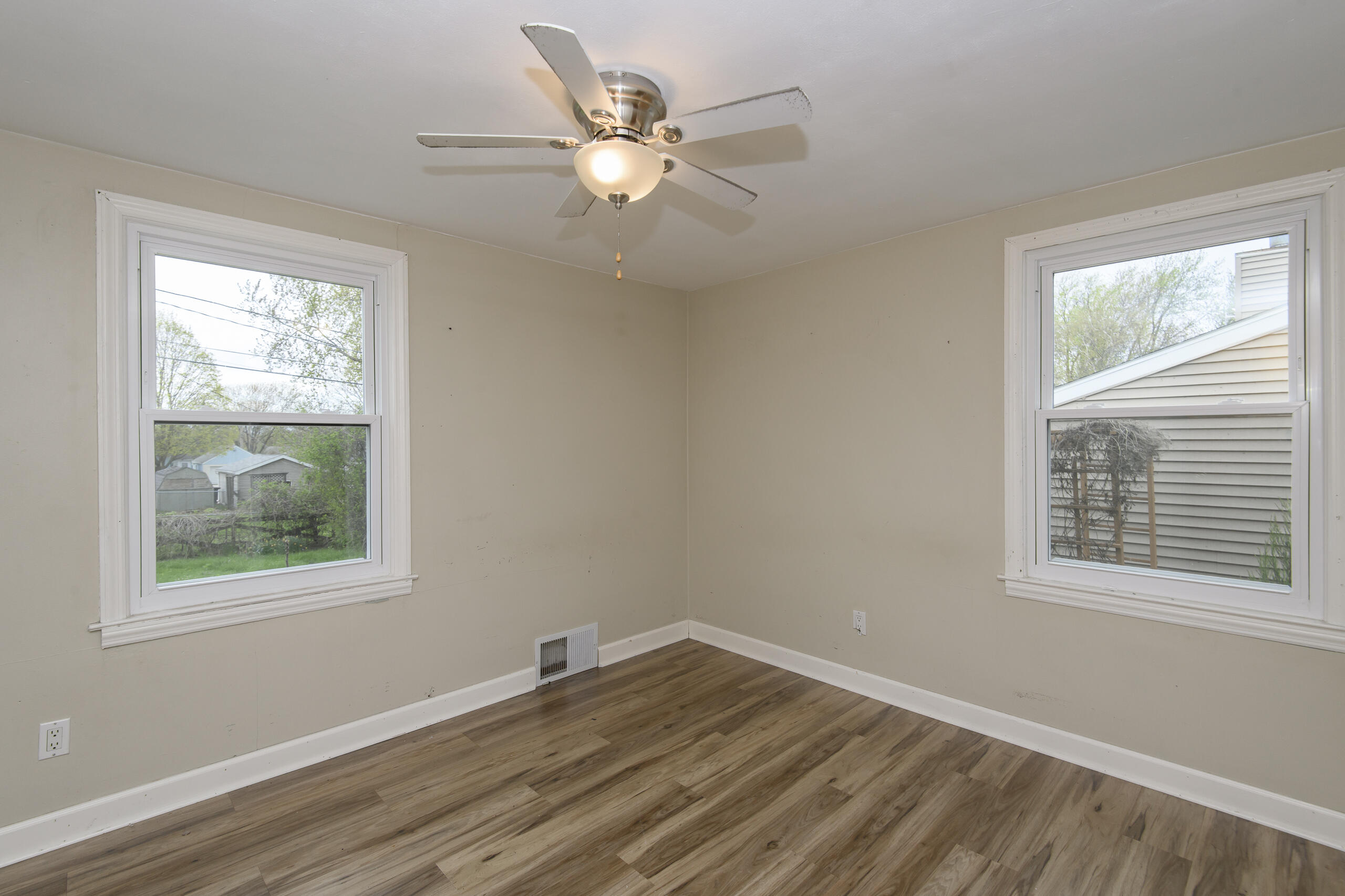 W271N2563 Pear Tree Lane Pewaukee, WI 53072 - Photo 28 of 47 Bedroom 2