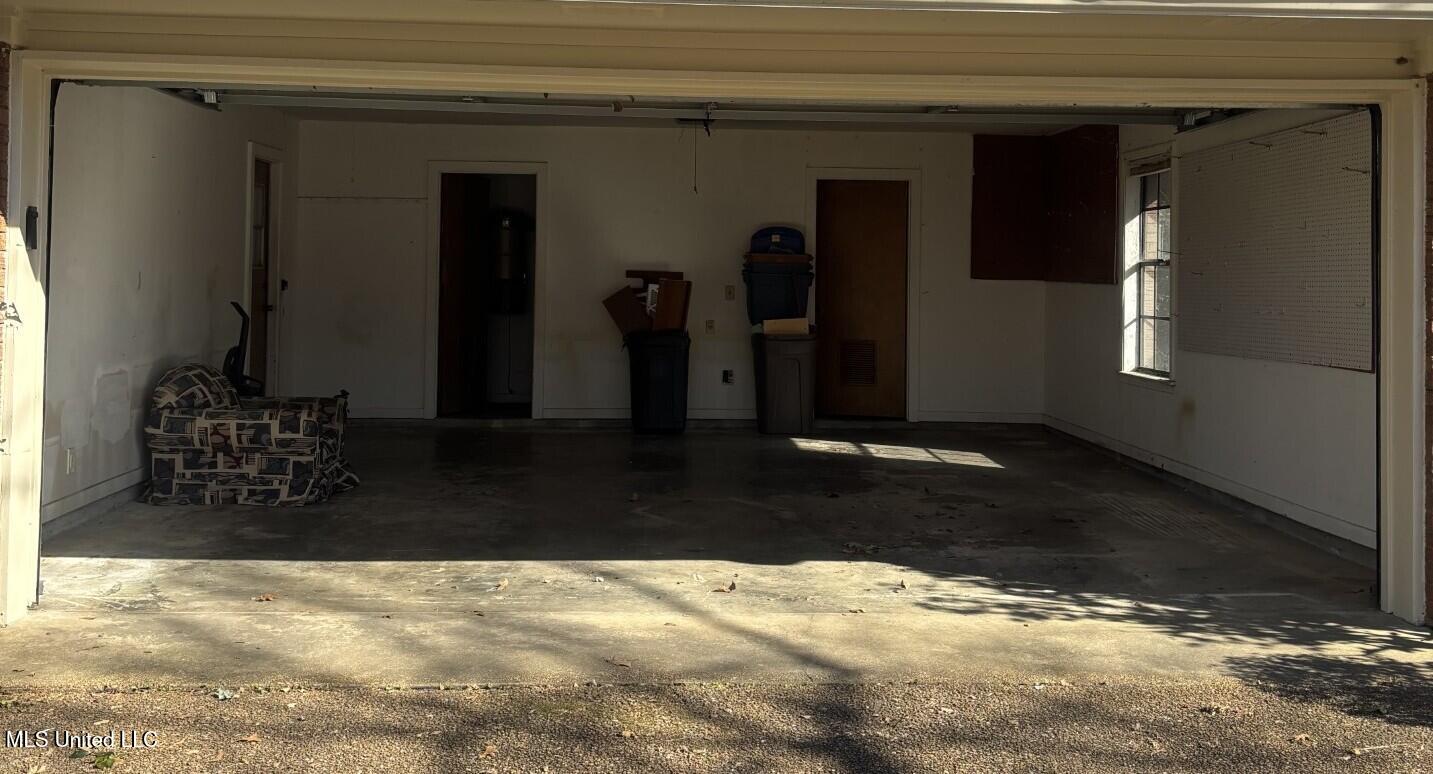 102 Sunline Drive Brandon, MS 39042 - Photo 5 of 45 Two Car Garage