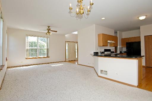 12 Stonegate Lane Streamwood, IL 60107 - Photo 4 of 15