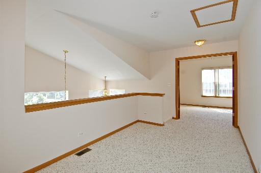 12 Stonegate Lane Streamwood, IL 60107 - Photo 5 of 15