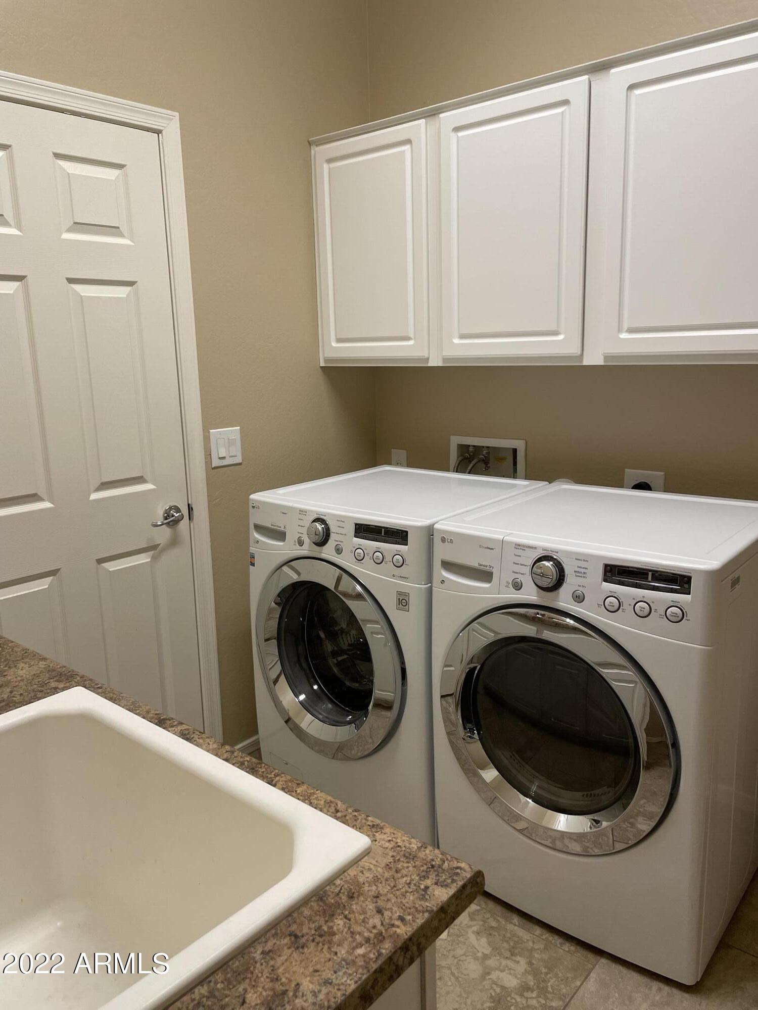 4604 West Moss Springs Road Phoenix, AZ 85086 - Photo 7 of 15 LAUNDRY RM