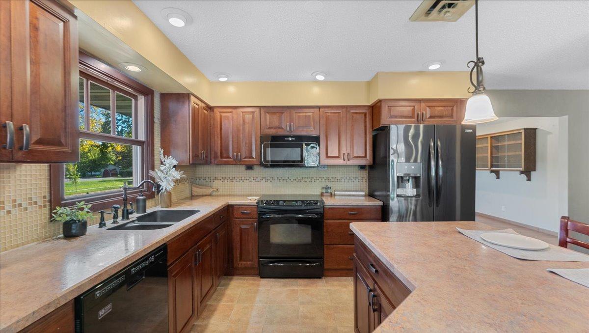 900 13th Avenue Southwest Willmar, MN 56201 - Photo 15 of 52