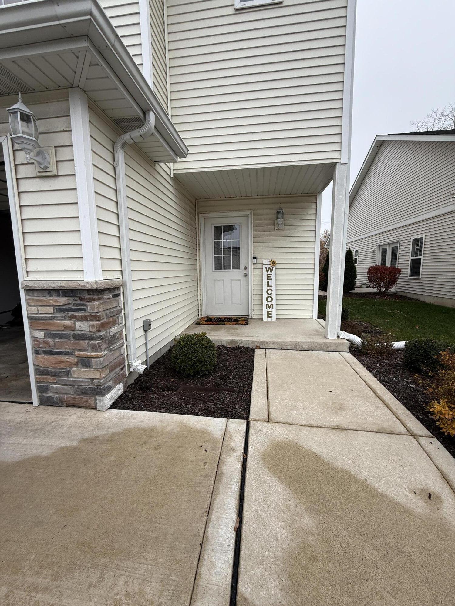 103 Summertree Drive Chesterton, IN 46304 - Photo 2 of 16 1500x2000