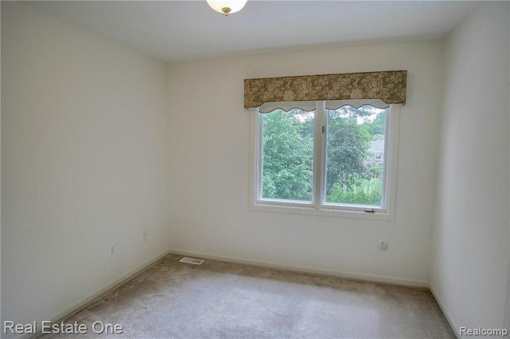 2054 Baron Rochester Hills, MI 48307 - Photo 26 of 32