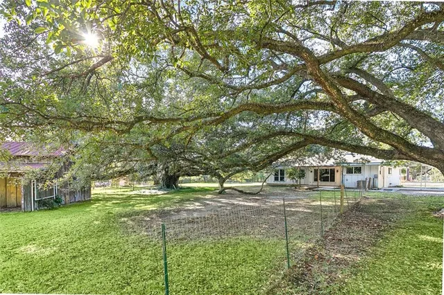 $1,800 | 24004 Lowe Davis Road, Covington, LA 70435
