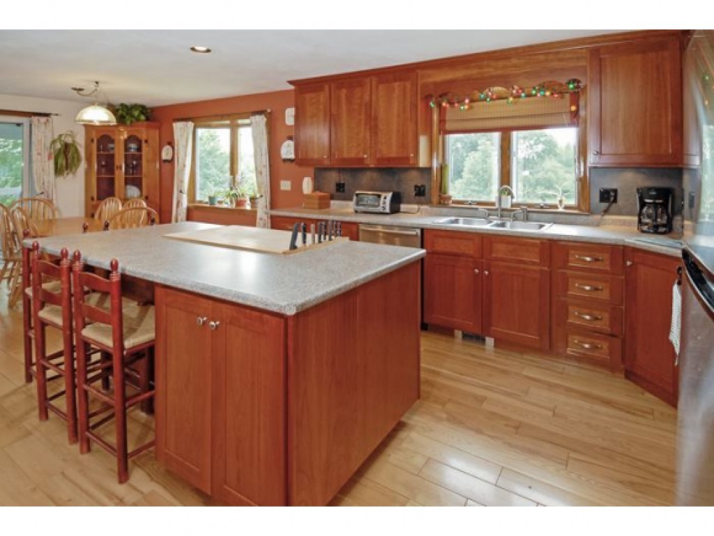 116 Agamenticus Road South Berwick, ME 03908 - Photo 6 of 32 Gallery Image 6