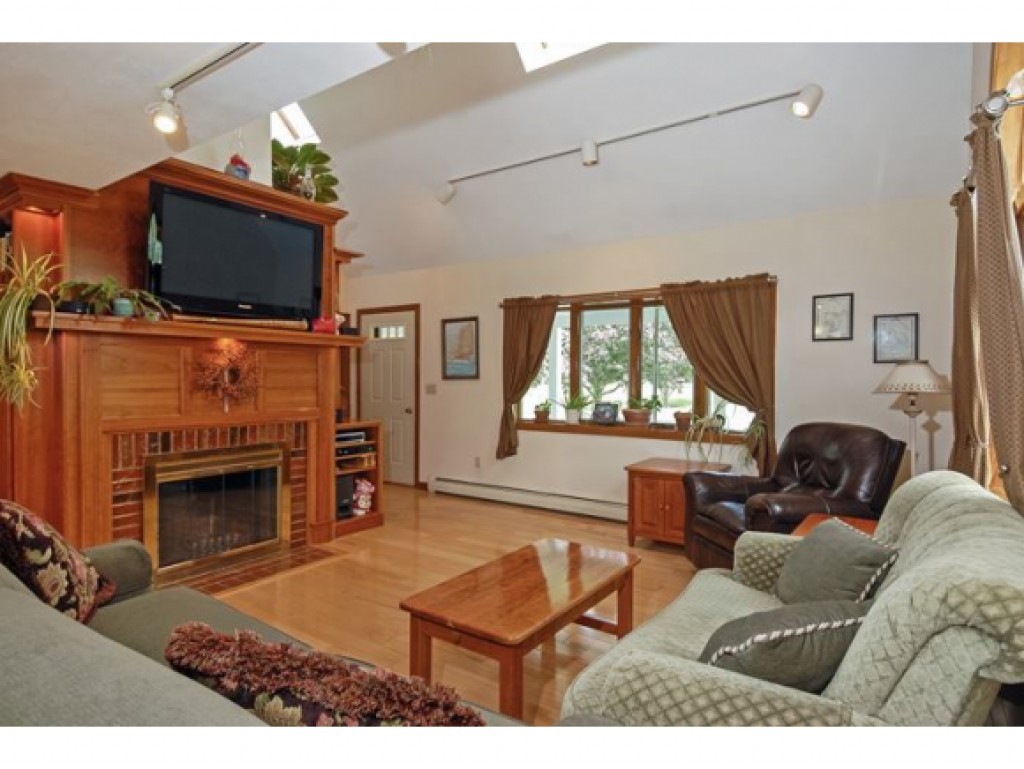 116 Agamenticus Road South Berwick, ME 03908 - Photo 8 of 32 Gallery Image 8