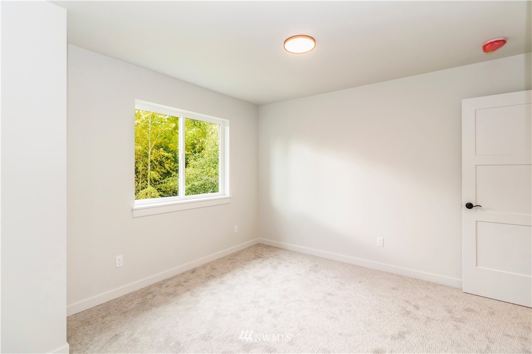 2716 Callow Road, Unit B Lake Stevens, WA 98258 - Photo 22 of 27 an empty room with a window