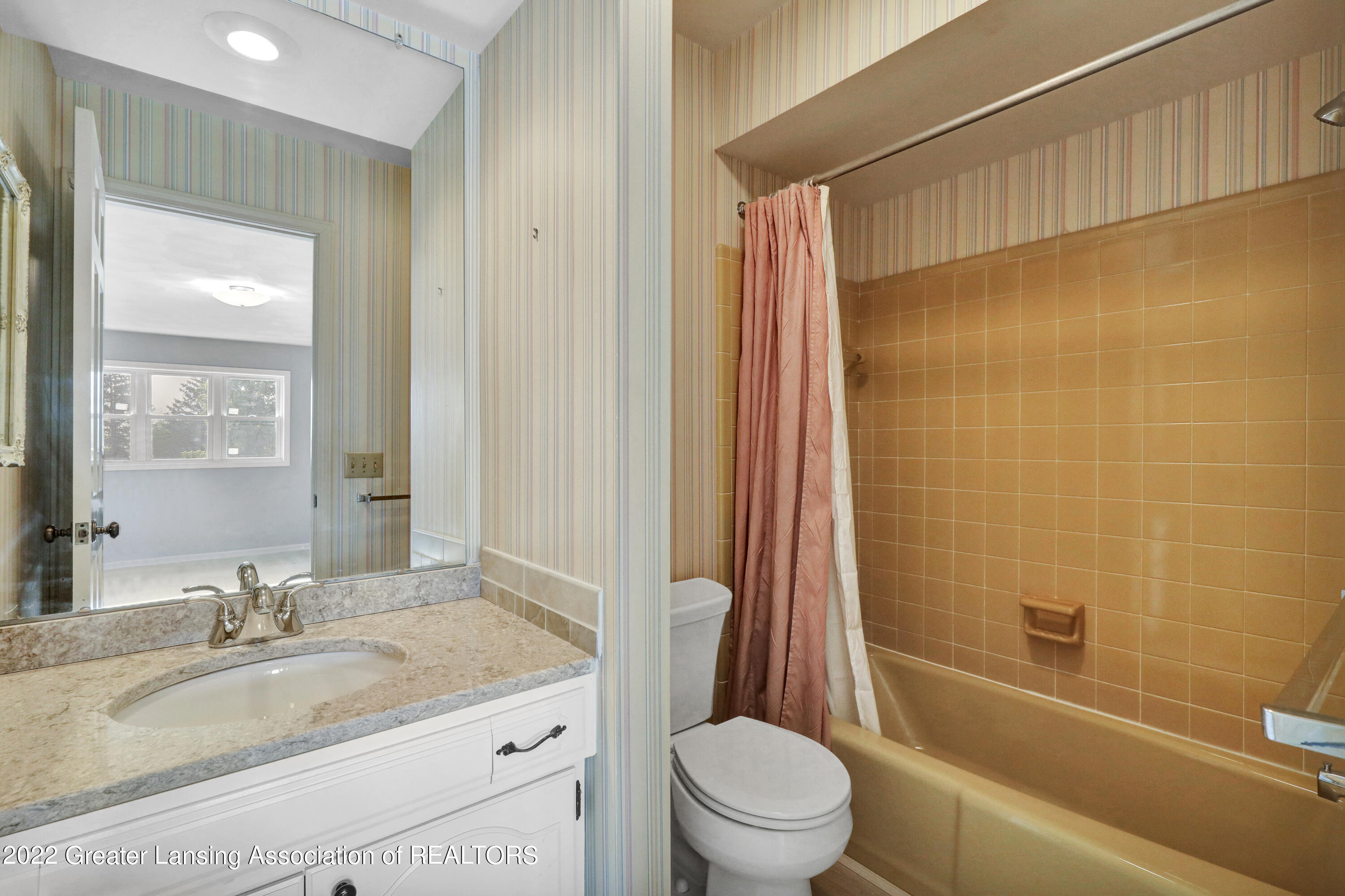 13163 Hitching Post Road Dewitt, MI 48820 - Photo 11 of 36 Primary Bathroom