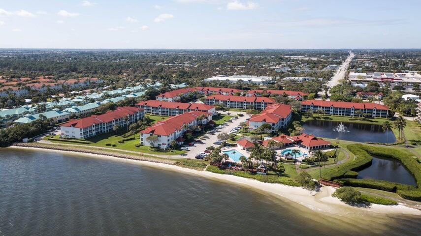 110 Half Moon Circle, Unit E2 Hypoluxo, FL 33462 - Photo 4 of 14 an aerial view of a city