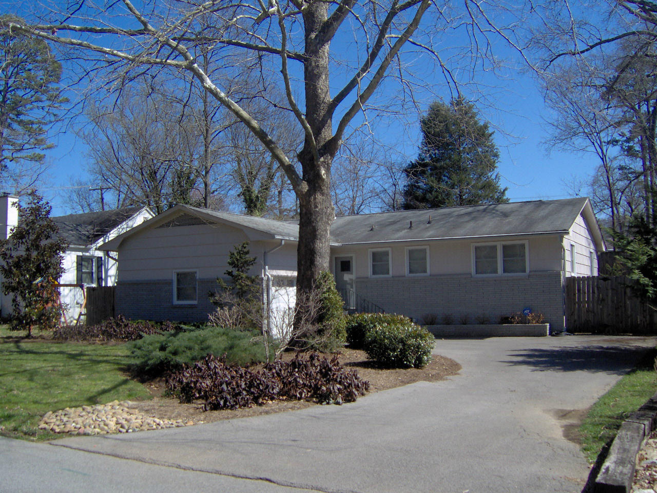 804 Kesterson Road Knoxville, TN 37918 - Photo 1 of 16 Front of house from road