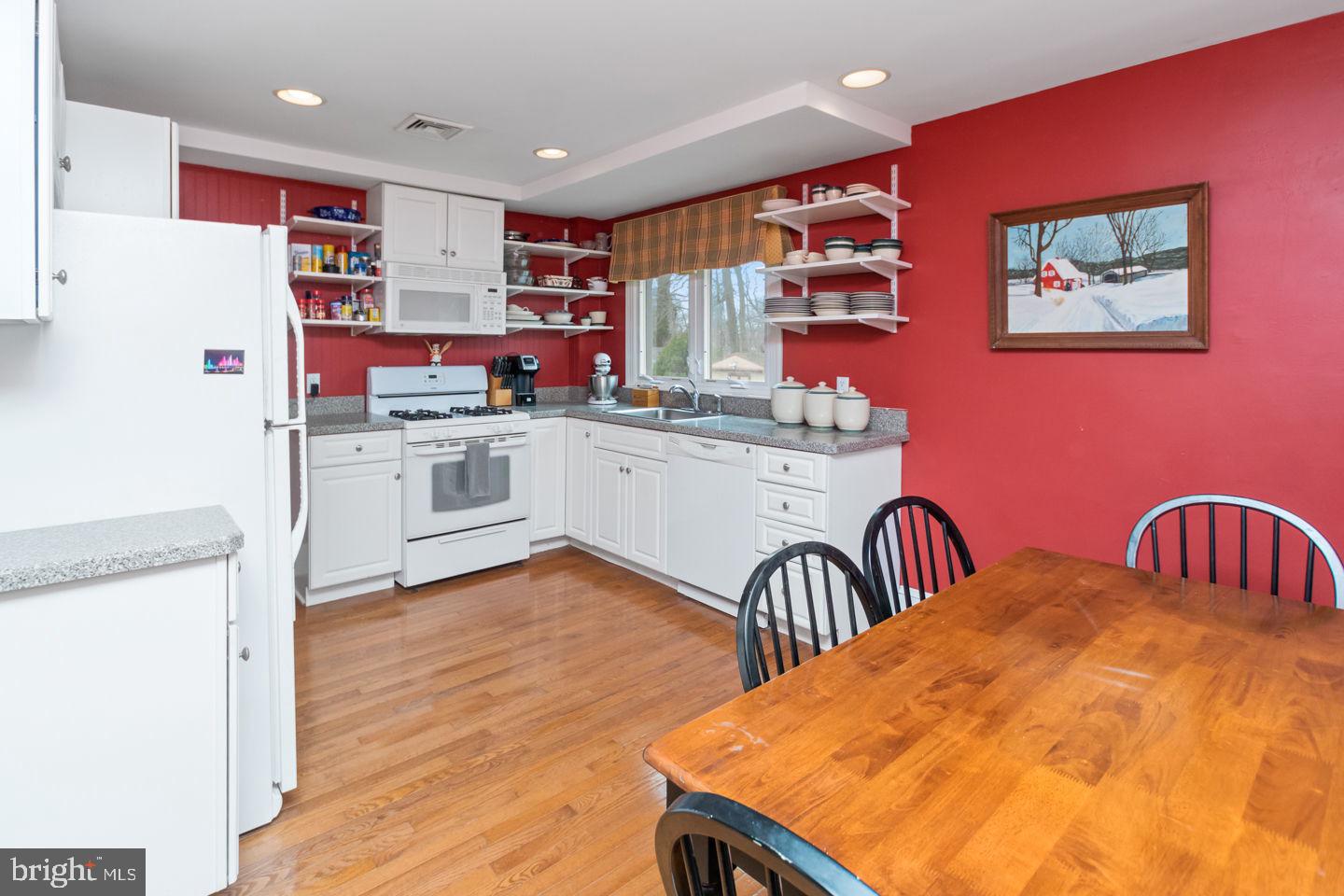 111 West Sylvan Avenue Morton, PA 19070 - Photo 4 of 14 Eat-in kitchen