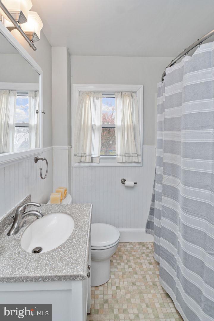 111 West Sylvan Avenue Morton, PA 19070 - Photo 6 of 14 Full bath, 2nd floor