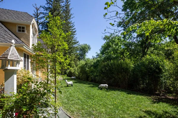 $5,298,000 | 25550 Moody Road, Los Altos Hills, CA 94022