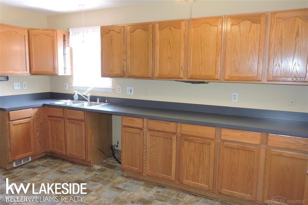21809 Rosedale Street St. Clair Shores, MI 48080 - Photo 5 of 17