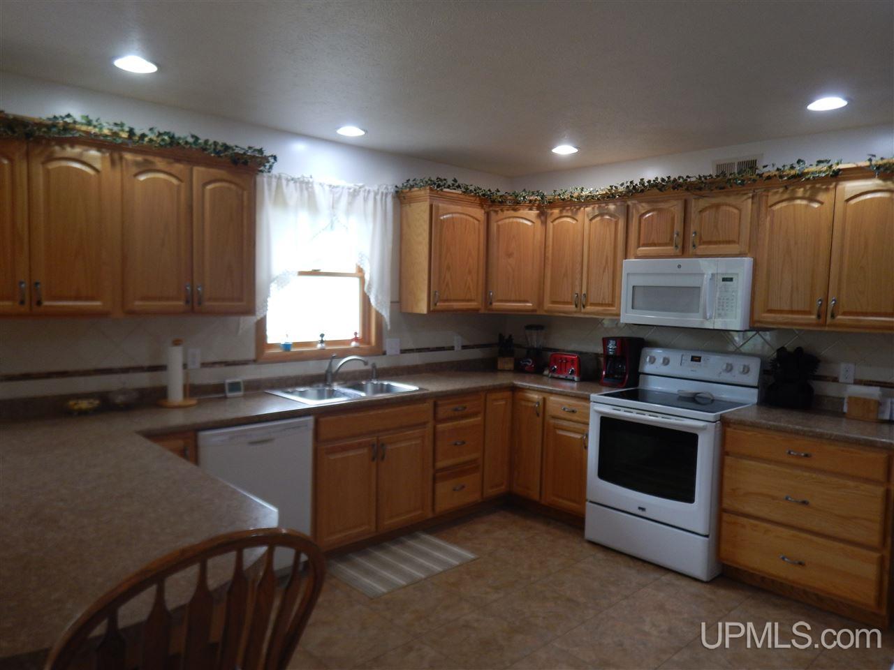 5250 17.5 Road Escanaba, MI 49829 - Photo 2 of 31