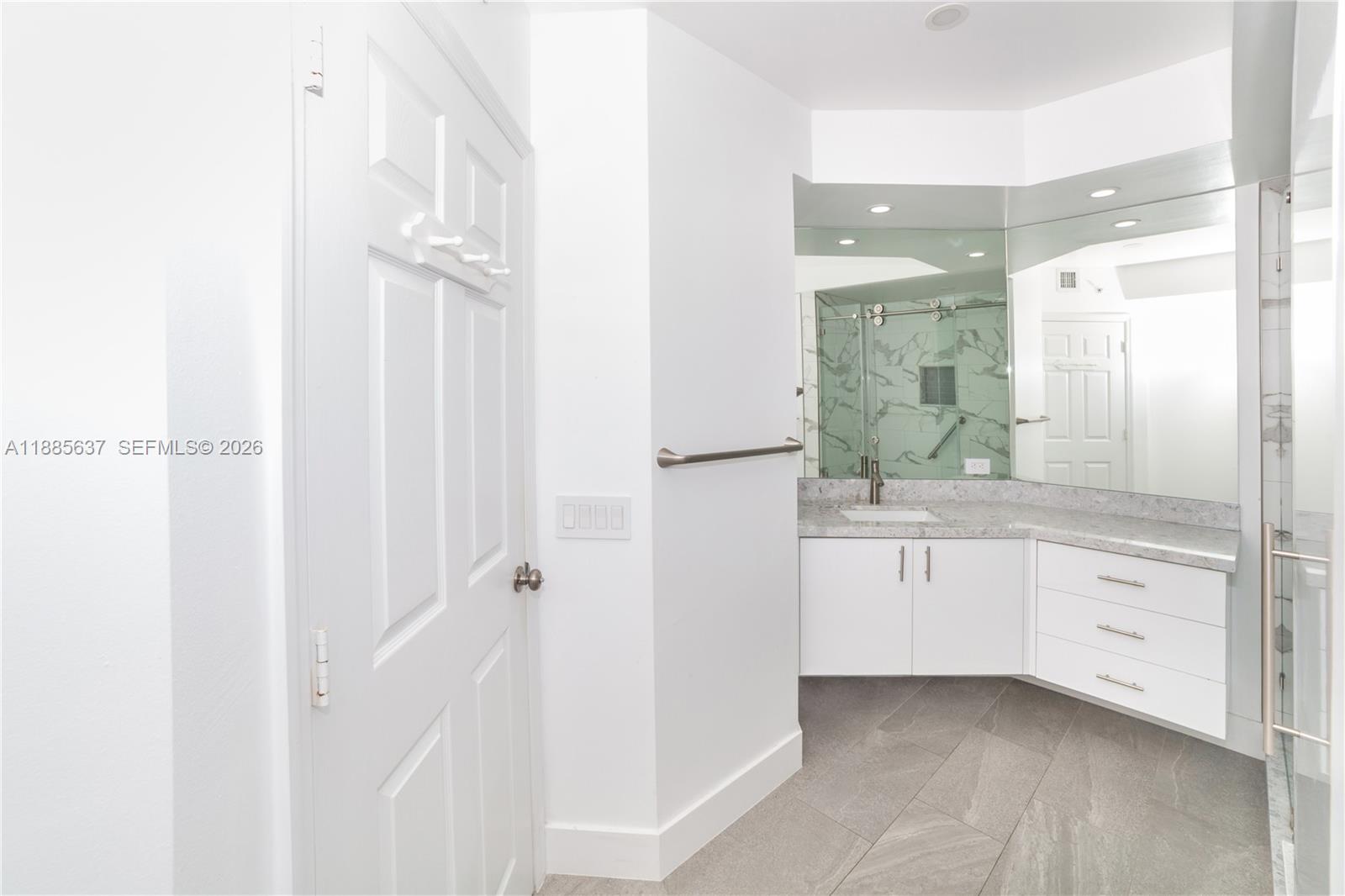 17150 North Bay Road, Unit 2914 Sunny Isles Beach, FL 33160 - Photo 17 of 55