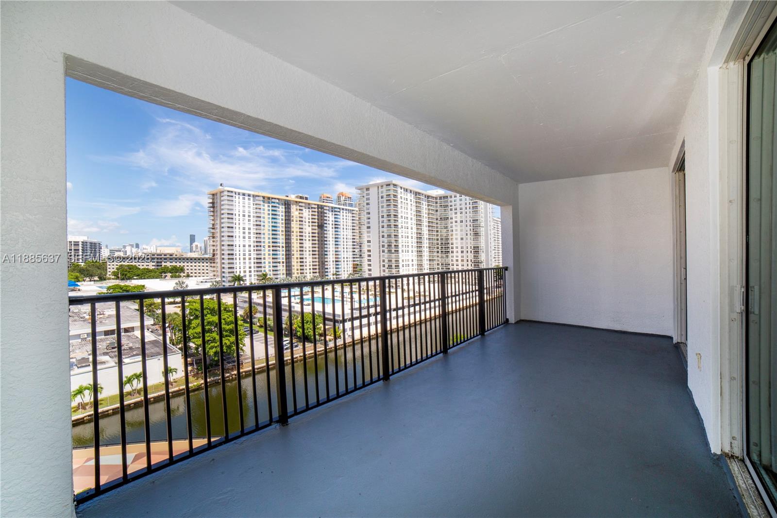 17150 North Bay Road, Unit 2914 Sunny Isles Beach, FL 33160 - Photo 29 of 55 Extra outdoor space for entertainment