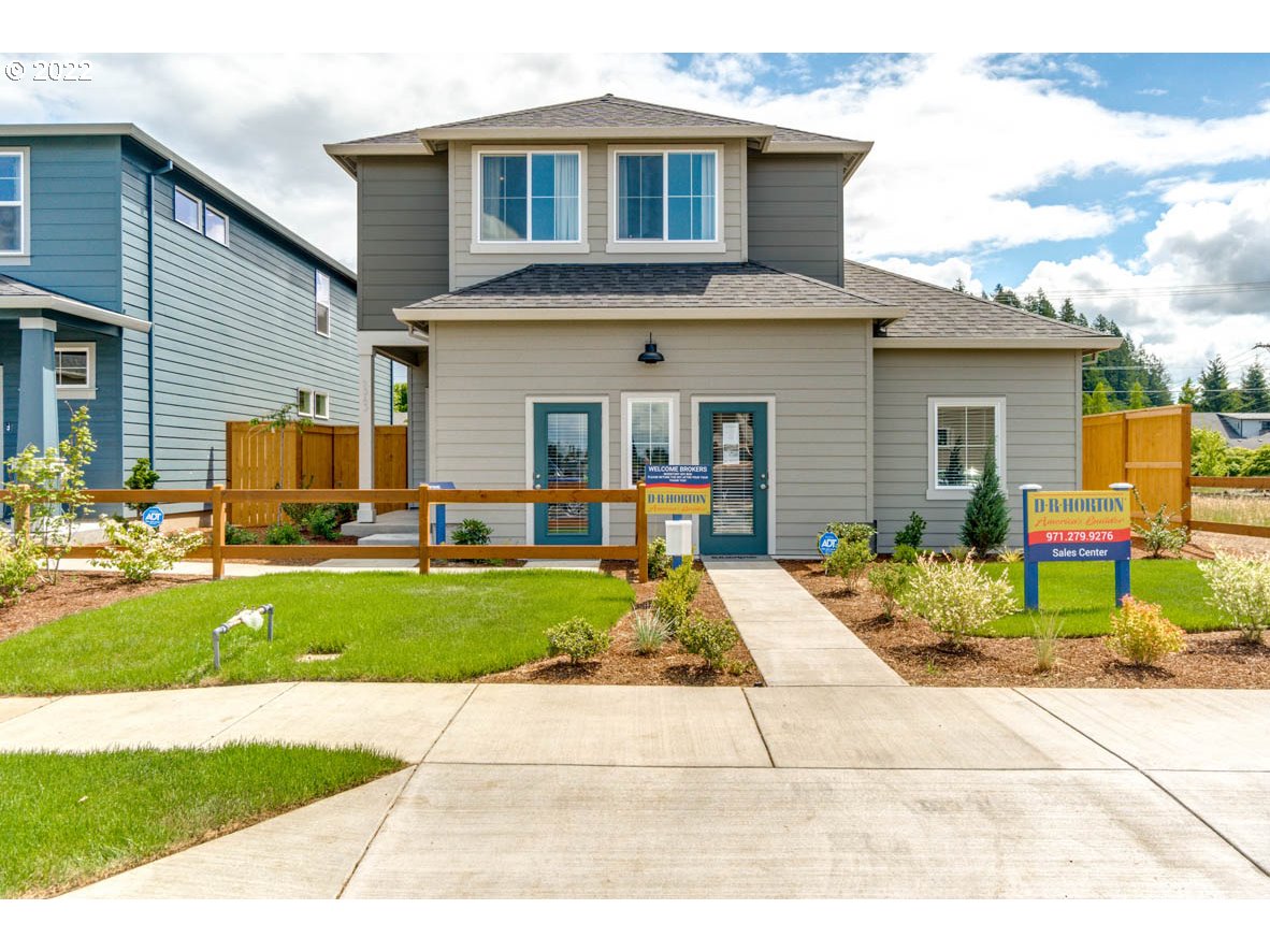 2956 V Street Springfield, OR 97477 - Photo 1 of 22 a front view of house with yard