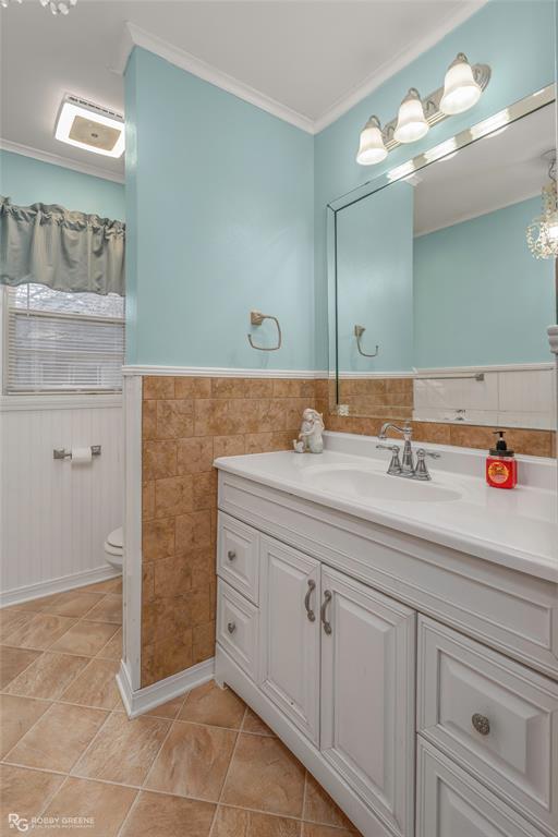803 Drew Lane Minden, LA 71055 - Photo 23 of 33 a bathroom with a sink and a mirror