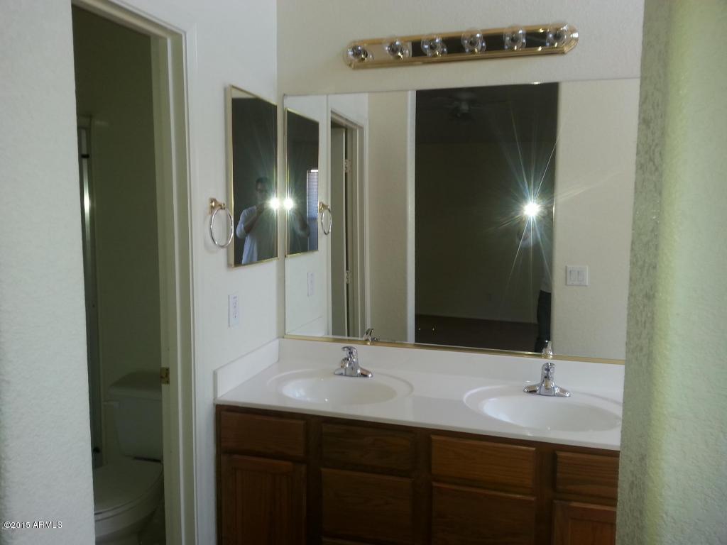 4606 West Beverly Road Laveen, AZ 85339 - Photo 12 of 13 Master bath.jpg