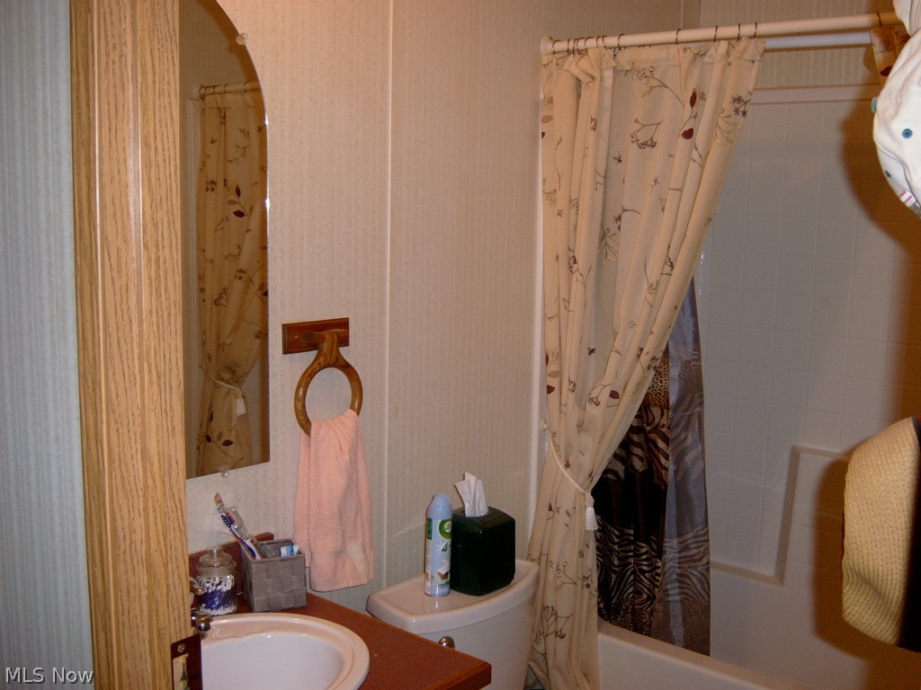 116 Caesars Circle Amherst, OH 44001 - Photo 11 of 19