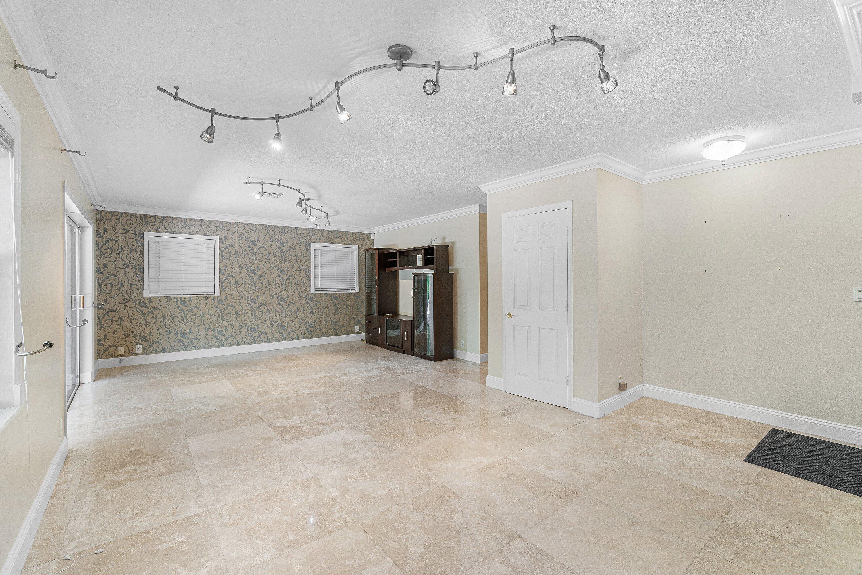 317 Northeast 2nd Street Boca Raton, FL 33432 - Photo 14 of 37 018-317Northeast2ndStreet-BocaRaton-FL-3